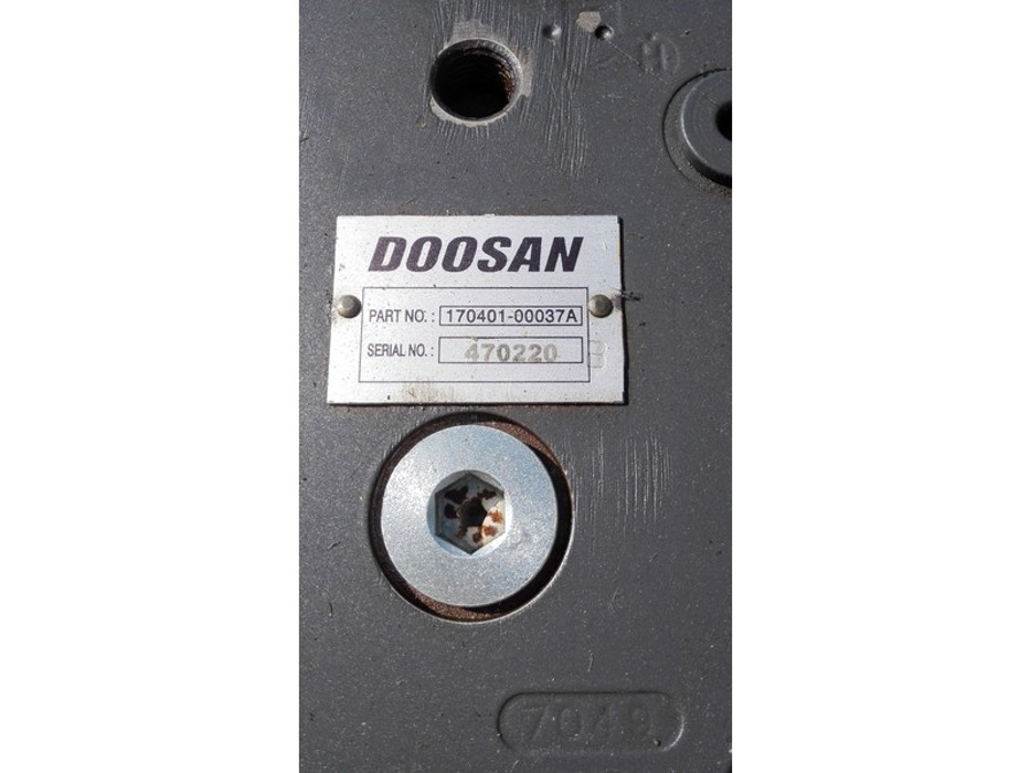 Doosan Rijmotor DX255LC / 170401-00037A